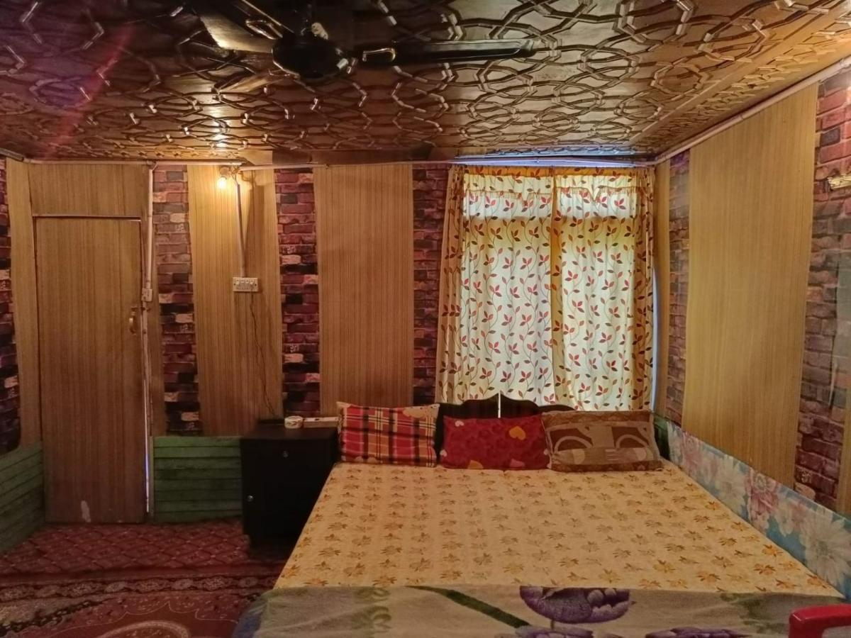 Hotel Island Сринагар Экстерьер фото