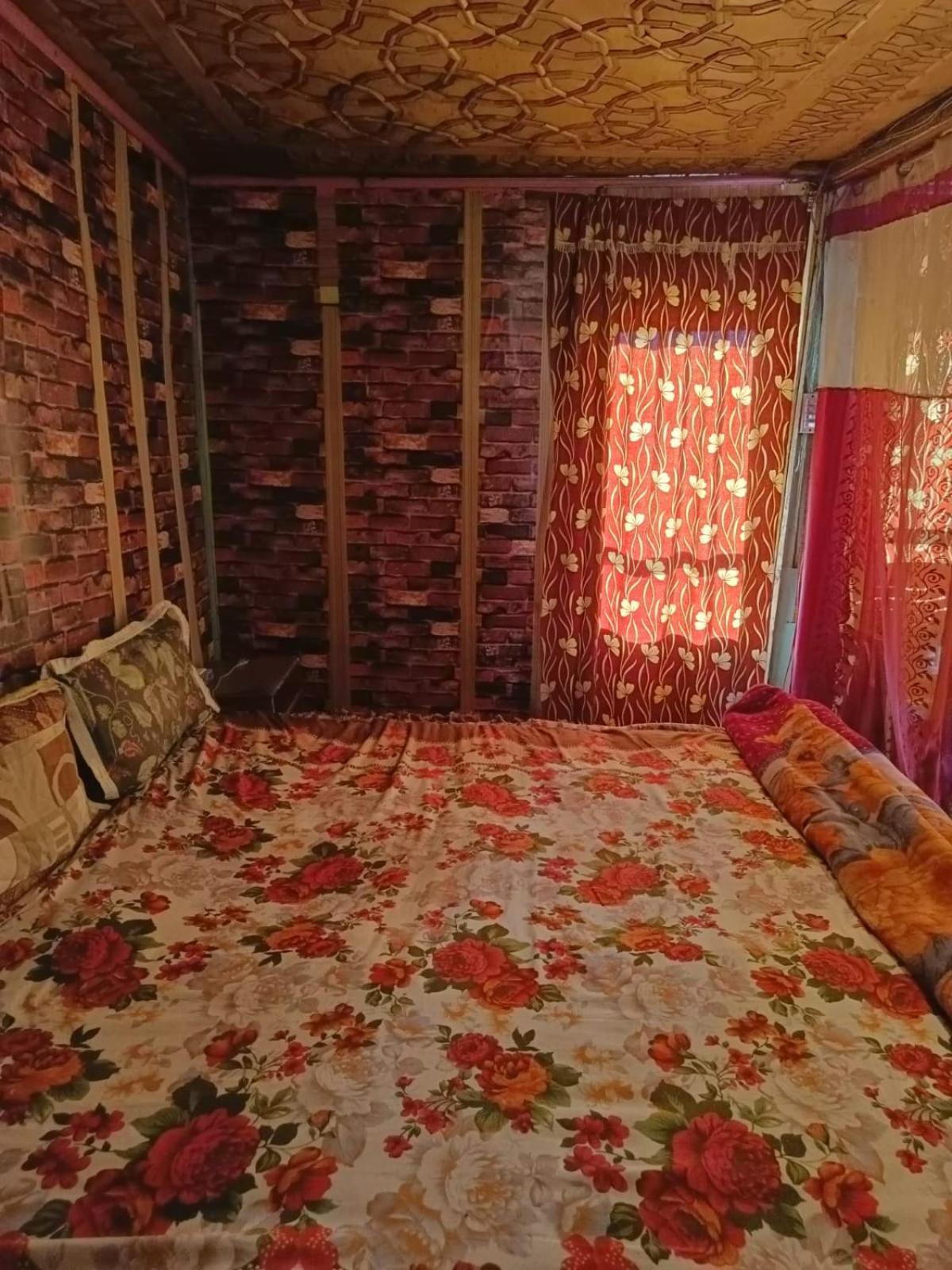 Hotel Island Сринагар Экстерьер фото