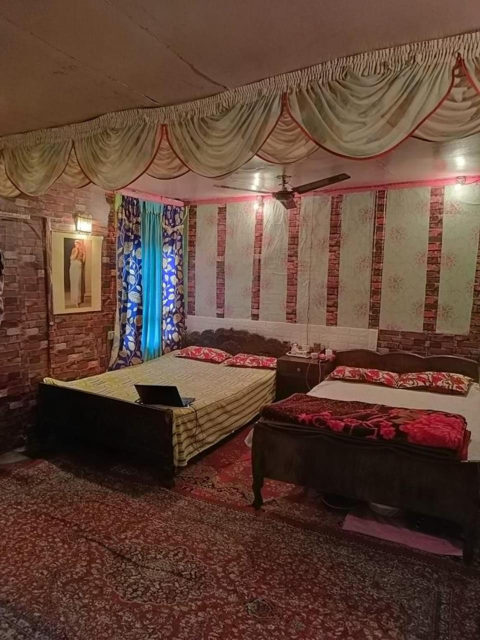 Hotel Island Сринагар Экстерьер фото