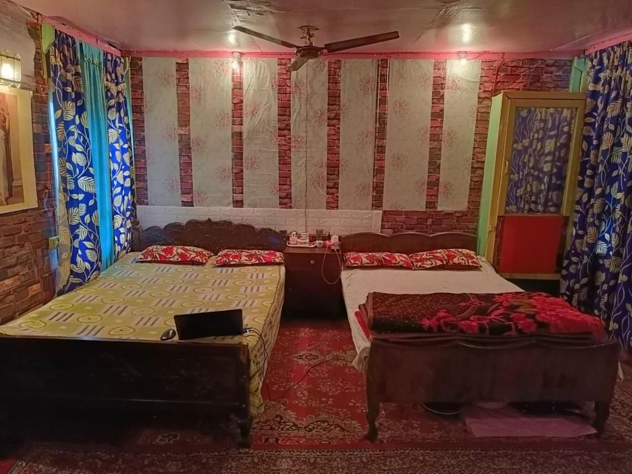 Hotel Island Сринагар Экстерьер фото
